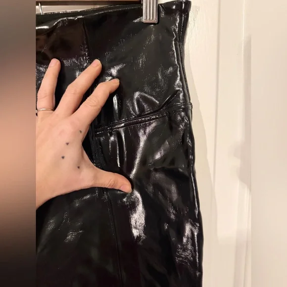 SPANX faux patent leather leggings, black, size L - Picture 7 of 9